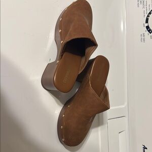 Caslon Brown Women's Clogs